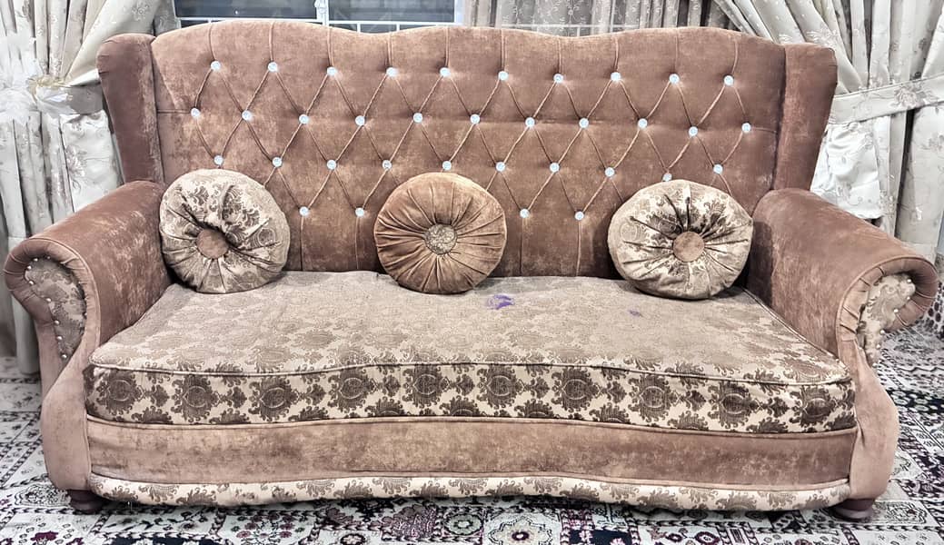 10/9 condition sofa 0