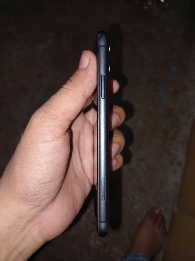 Apple iPhone 11 3