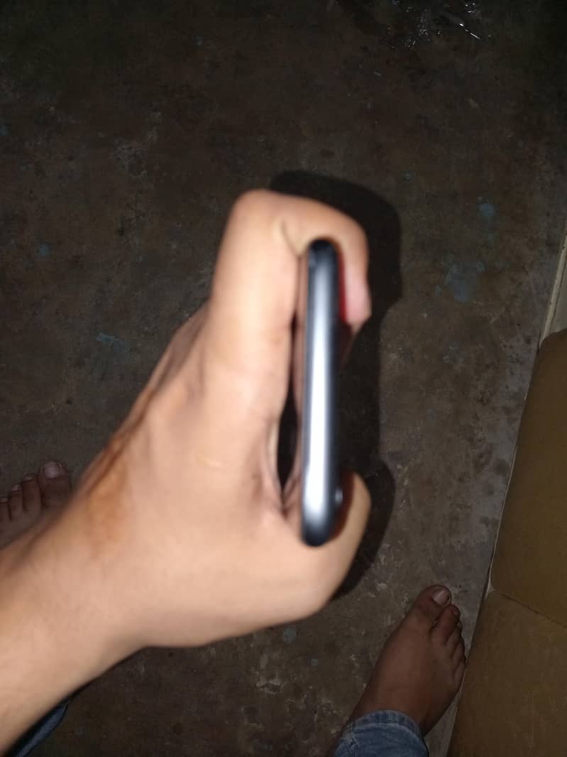 Apple iPhone 11 4