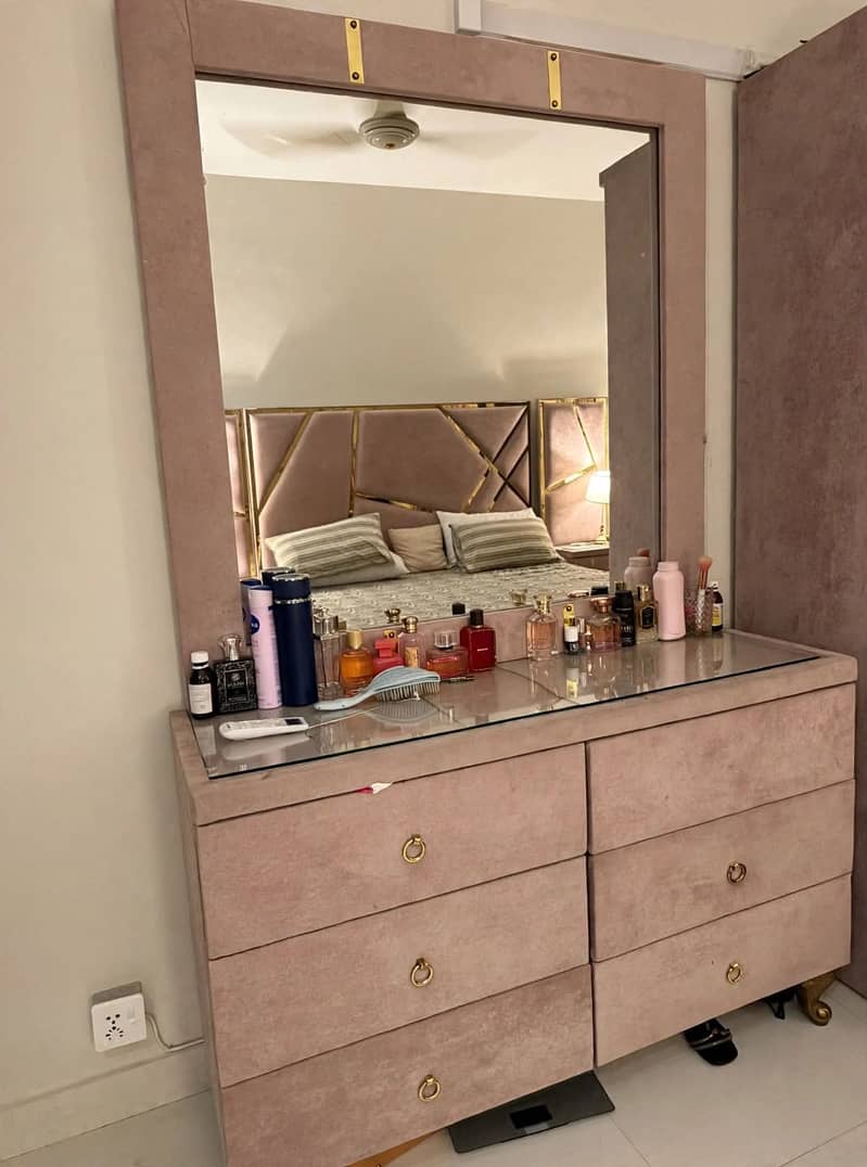 Modern bedroom set 1