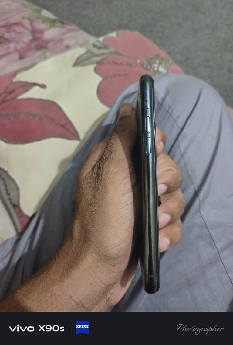 Apple iPhone 11 Pro 1