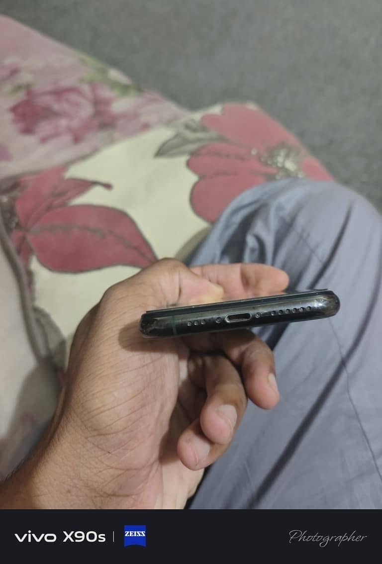 Apple iPhone 11 Pro 2
