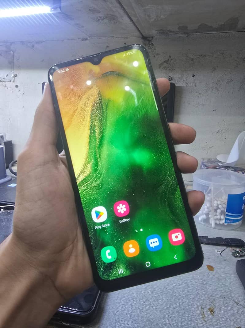 Samsung Mobile A70 0