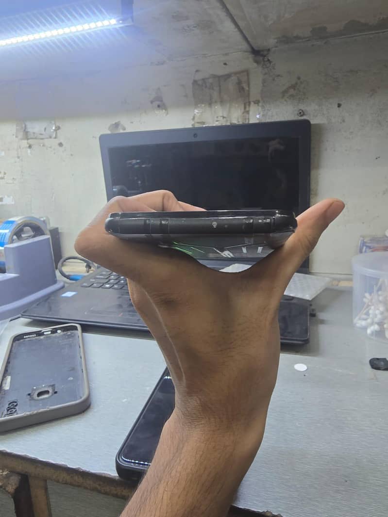 Samsung Mobile A70 2