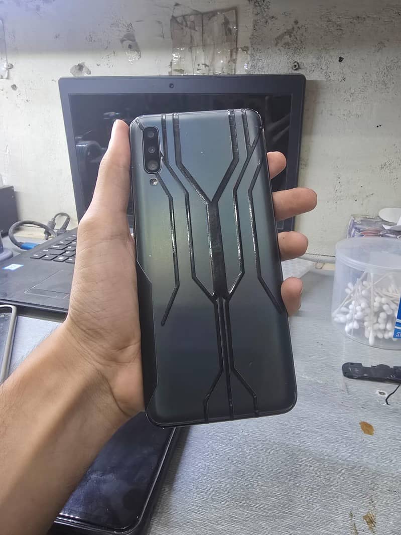 Samsung Mobile A70 3