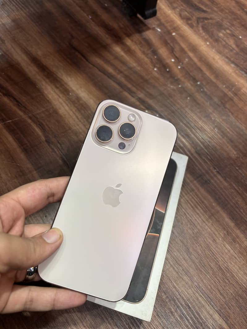 Apple iPhone 16 Pro Max 0
