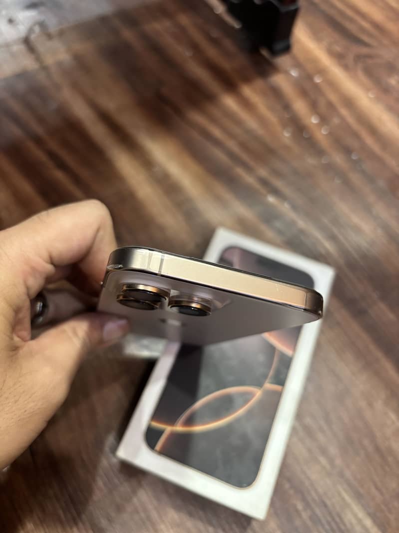 Apple iPhone 16 Pro Max 2