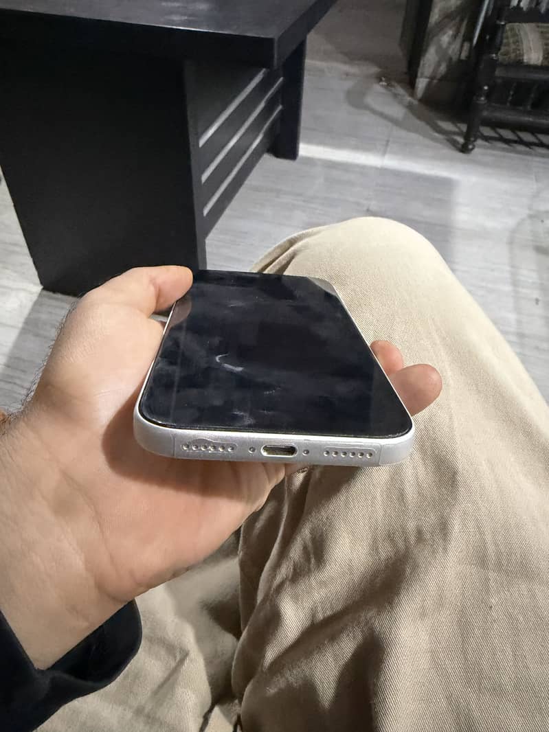 Apple iPhone 17 Pro Max 4
