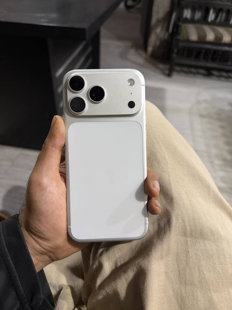 Apple iPhone 17 Pro Max 5