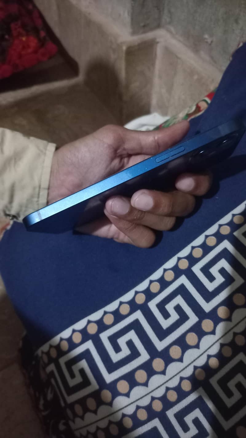 Apple iPhone 12 3
