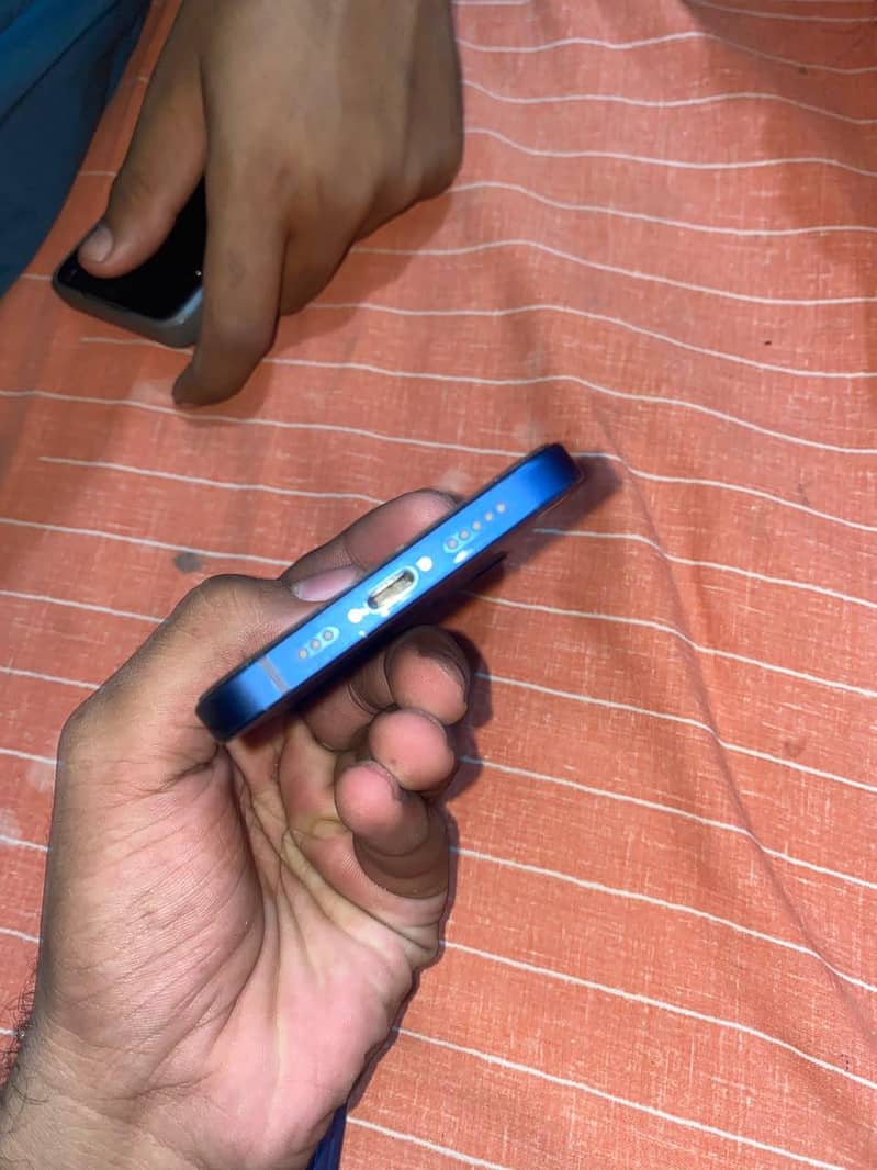 Apple iPhone 12 1