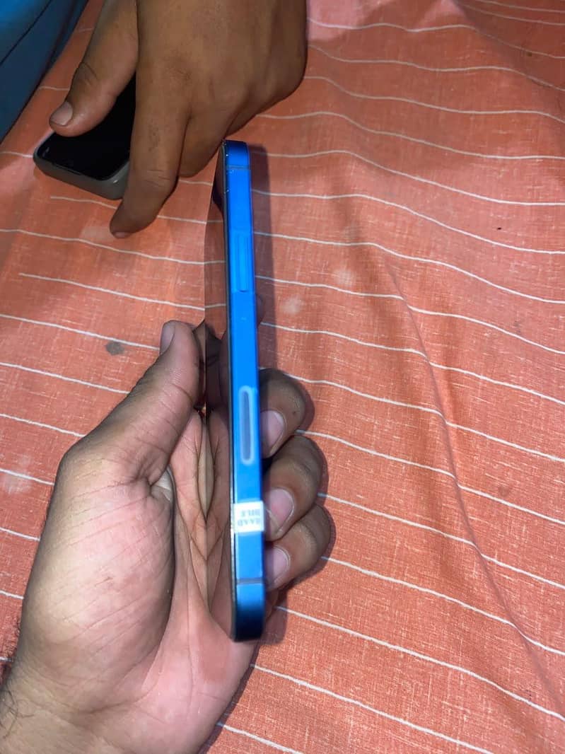Apple iPhone 12 3