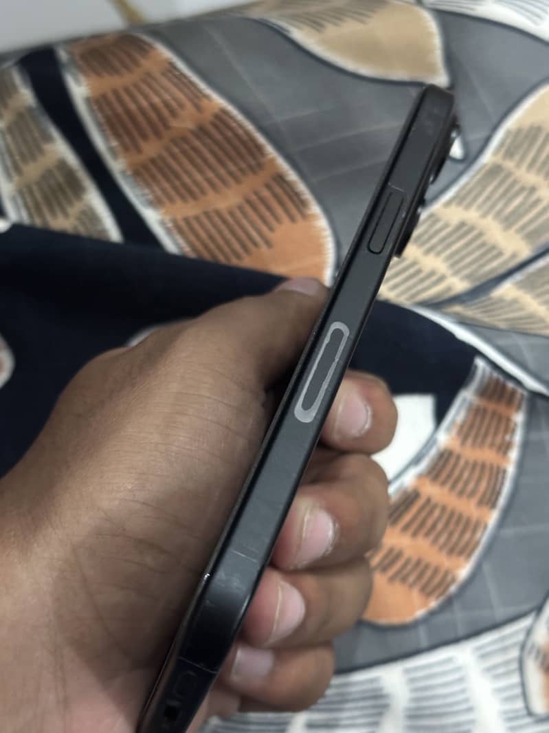 Apple iPhone 15 4