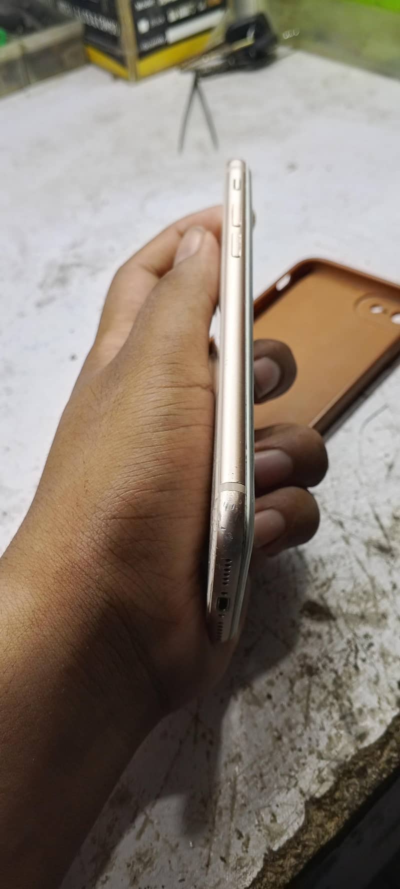 Apple iPhone 8 3