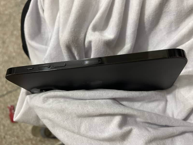Apple iPhone 14 Pro Max 1