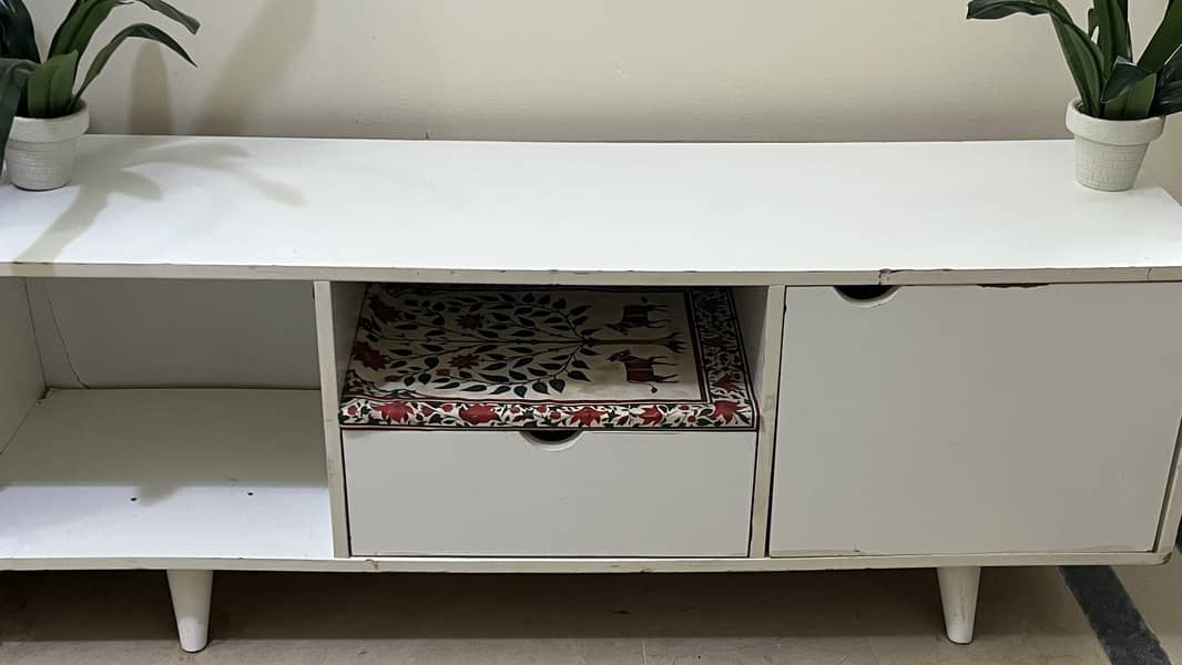 Tv table 0