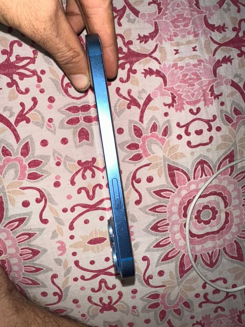 Apple iPhone 13 2