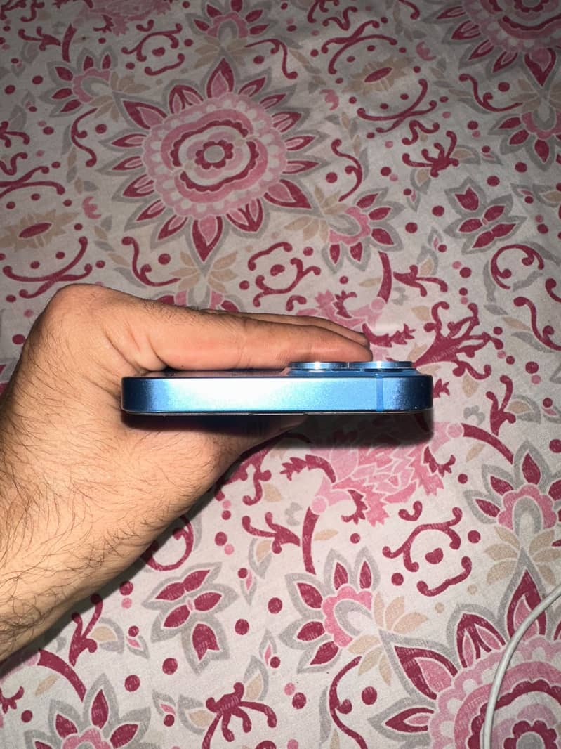 Apple iPhone 13 5