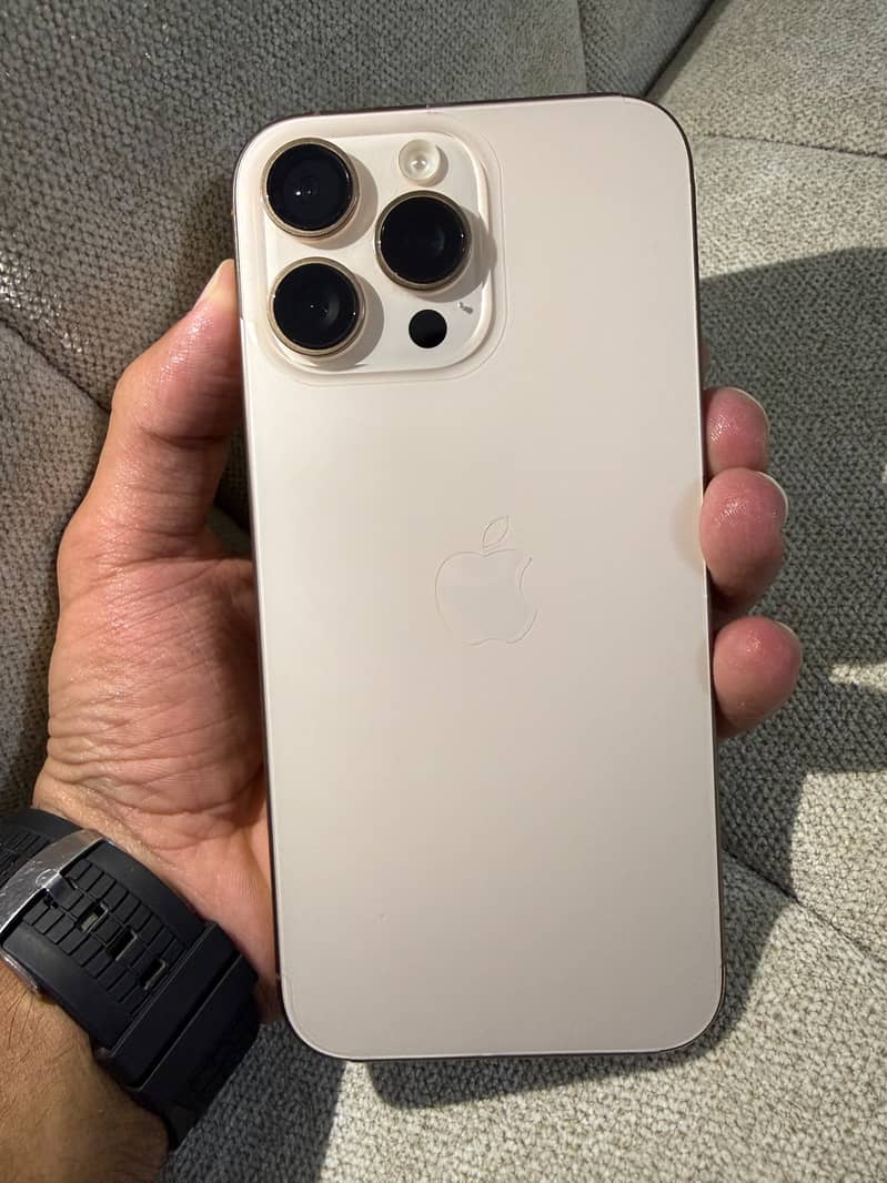 Apple iPhone 16 Pro Max 0