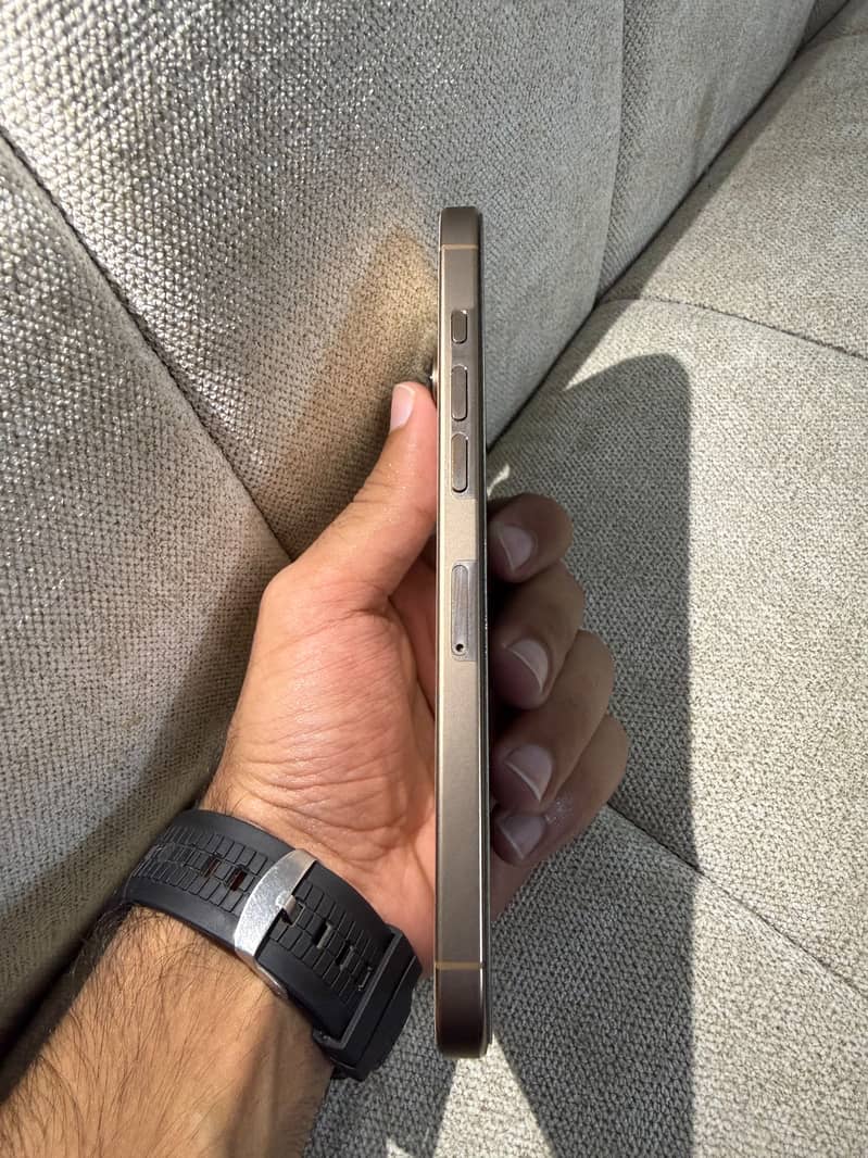 Apple iPhone 16 Pro Max 3
