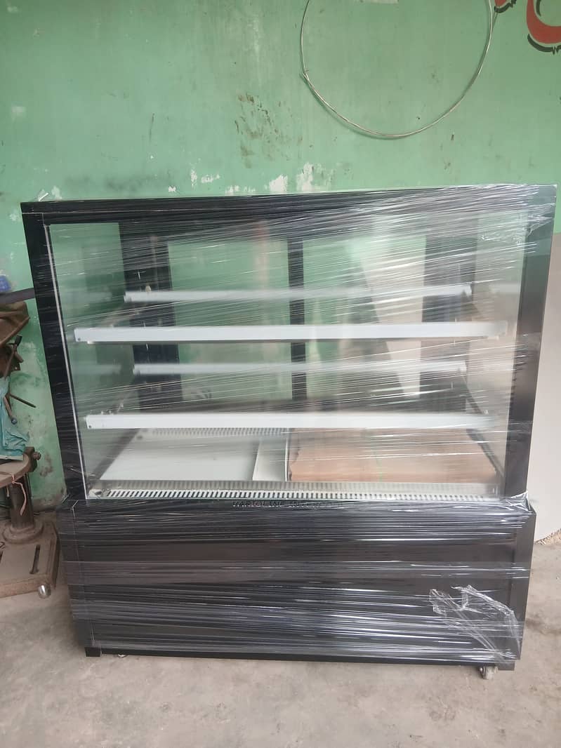Bakery cake fridge . . . . 3