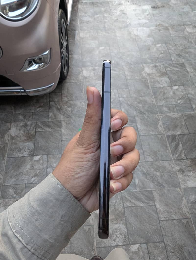 Samsung Mobile S22 Plus 4