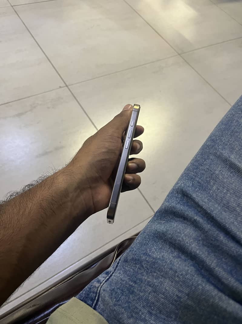 Apple iPhone 16 Pro 95% 4