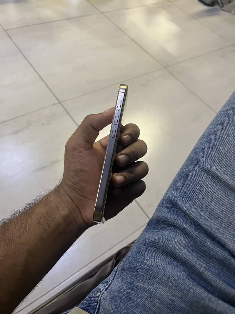 Apple iPhone 16 Pro 95% 5