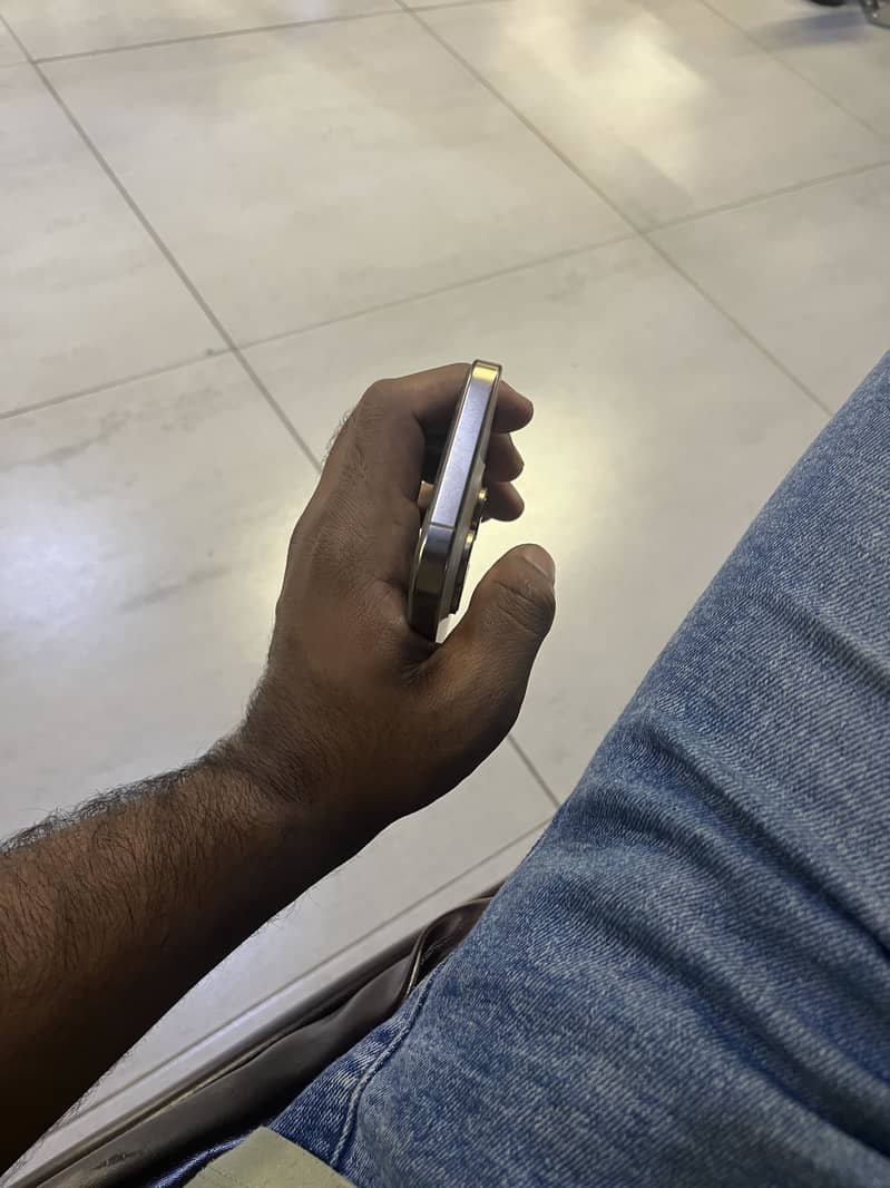 Apple iPhone 16 Pro 95% 6