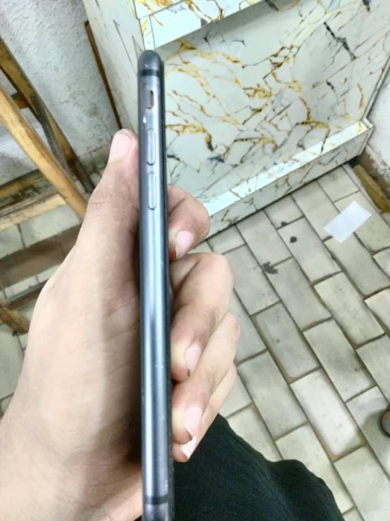 Apple iPhone 8 1