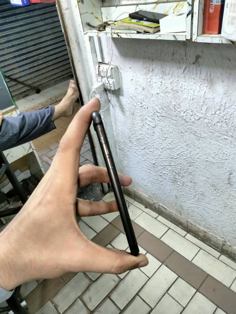 Apple iPhone 8 6