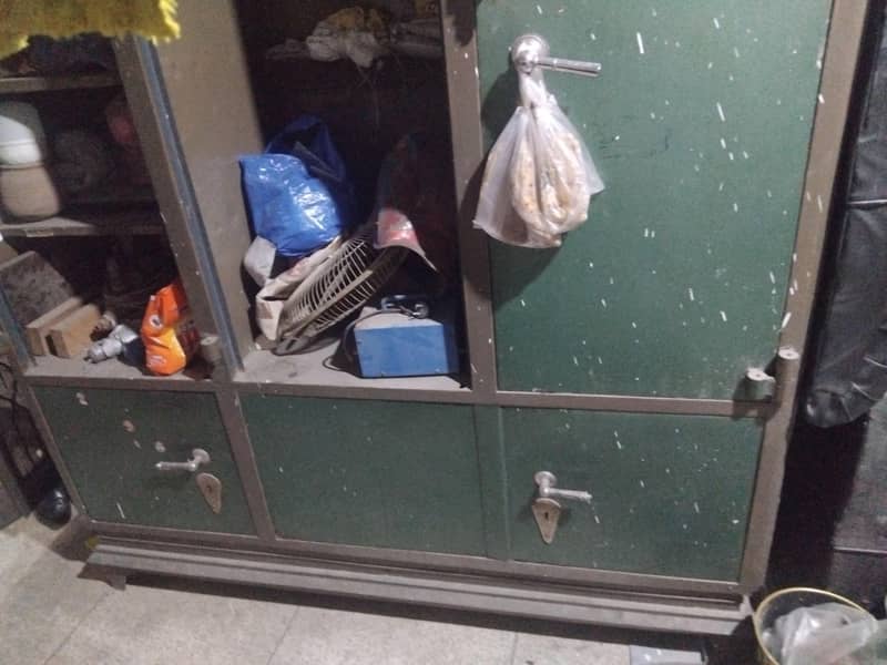wardrobe for sell 0