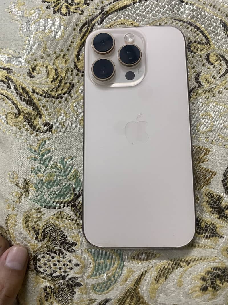 Apple iPhone 16 Pro 4
