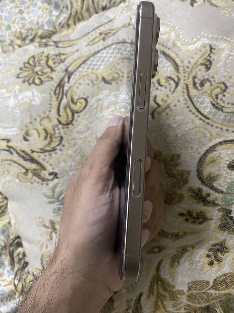 Apple iPhone 16 Pro 5