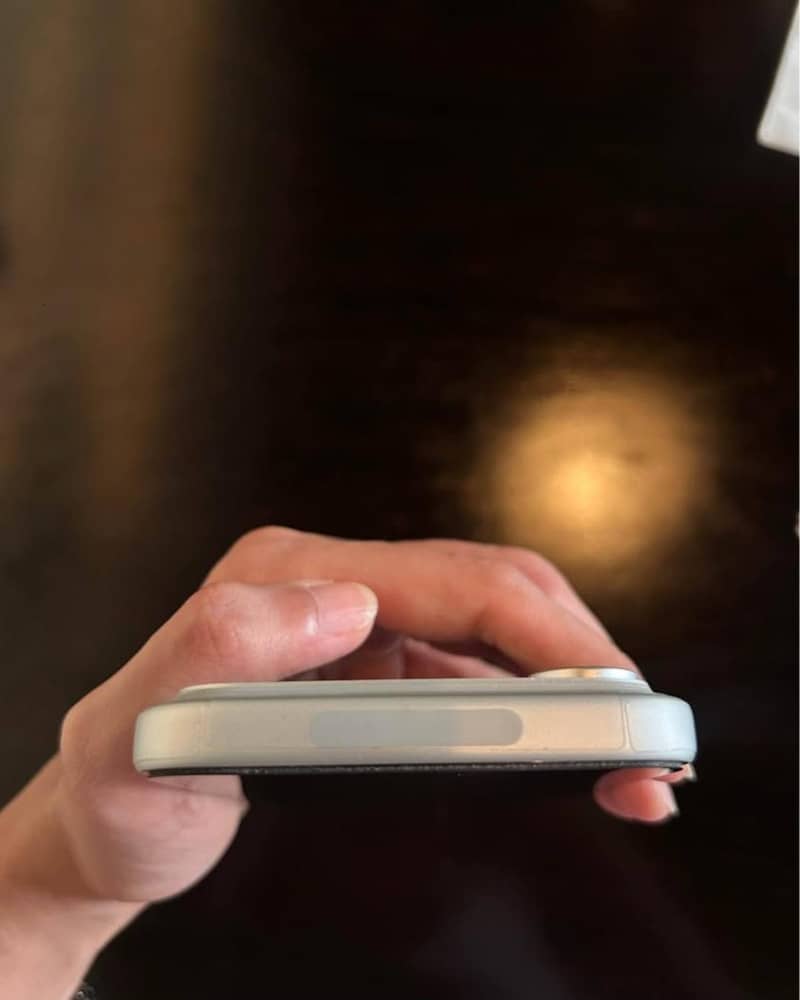 Apple iPhone 17 Pro Max 4