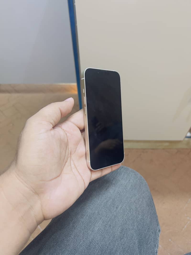 Apple iPhone 14 3