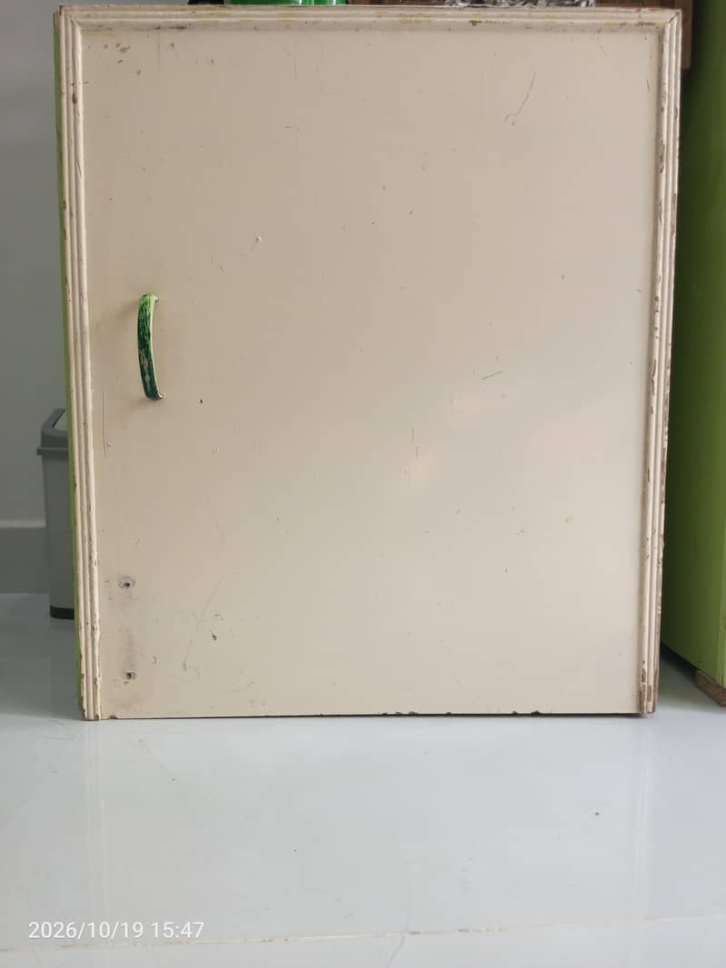 Wardrobe ____ کپڑوں والی الماریا 3