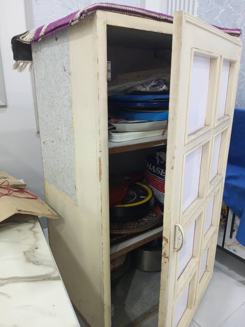 Wardrobe ____ کپڑوں والی الماریا 6