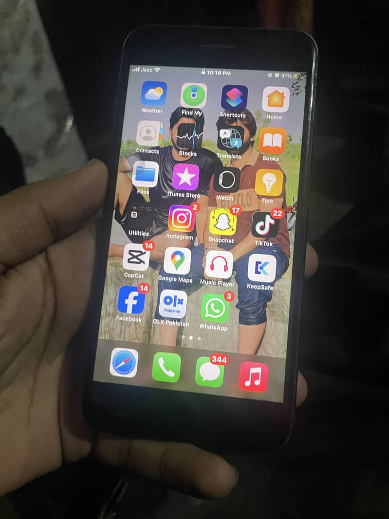 Apple iPhone 7 Plus 1