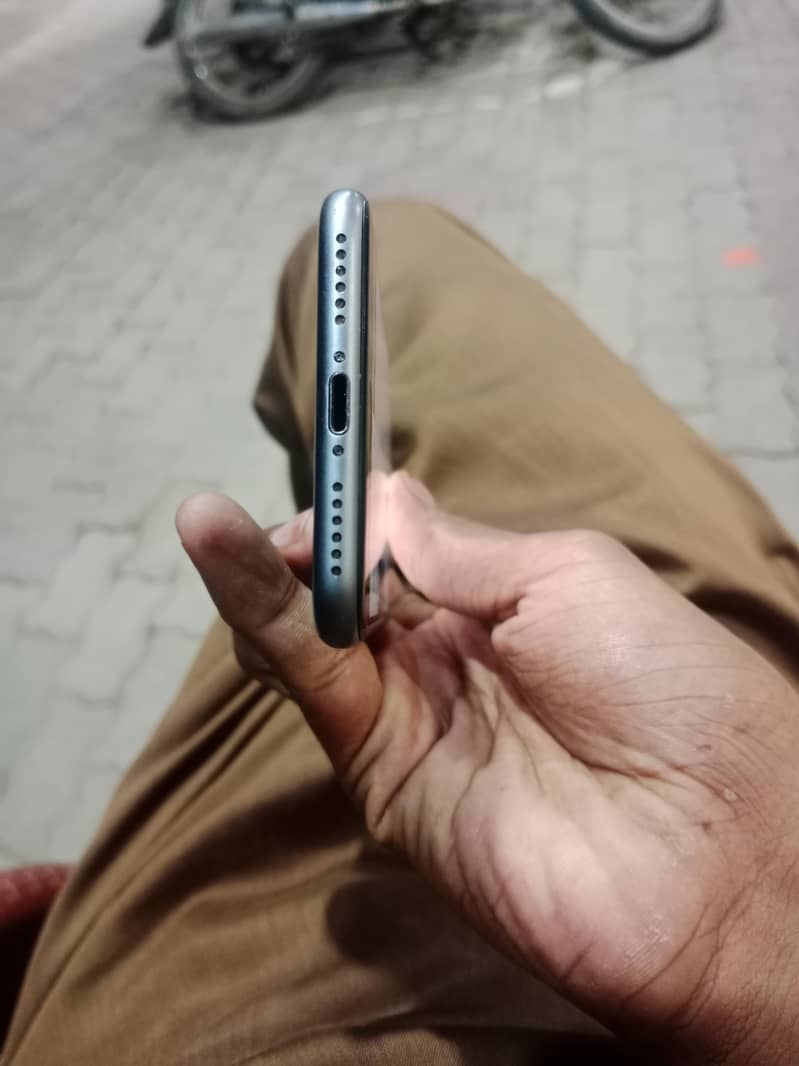 Apple iPhone 8 1