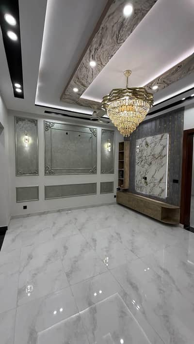 10 Marla brand new house Neraby Masjid & park (New lahore city bahria)