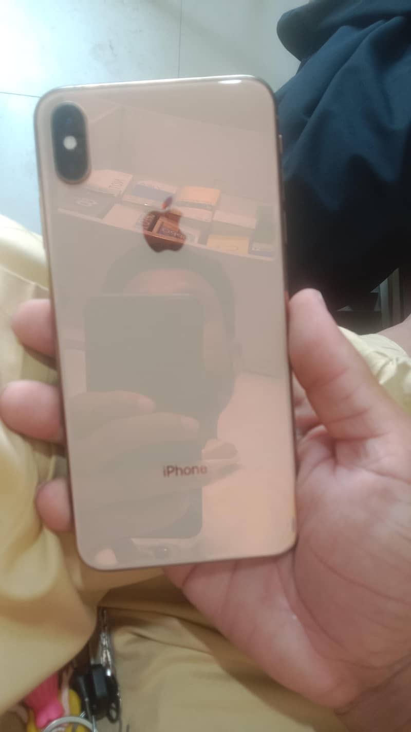 Apple iPhone XS Max 1