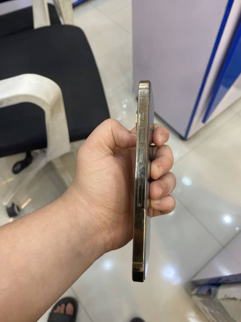 Apple iPhone 14 Pro 0