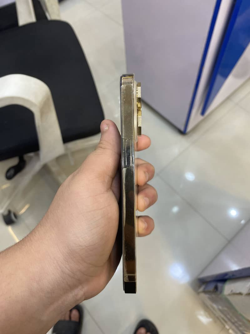 Apple iPhone 14 Pro 2