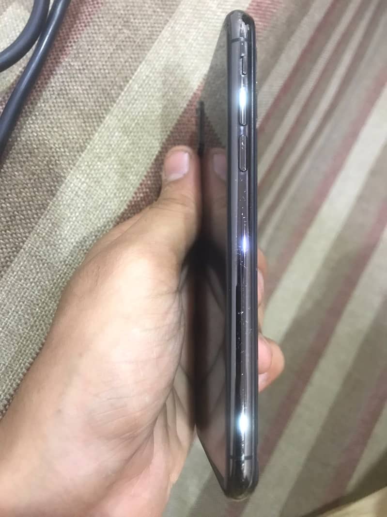 Apple iPhone X 3