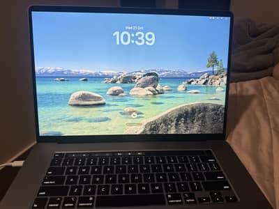 Macbook Pro 2019 - 16 inch - i7 16 GB RAM AND 512GB SSD
