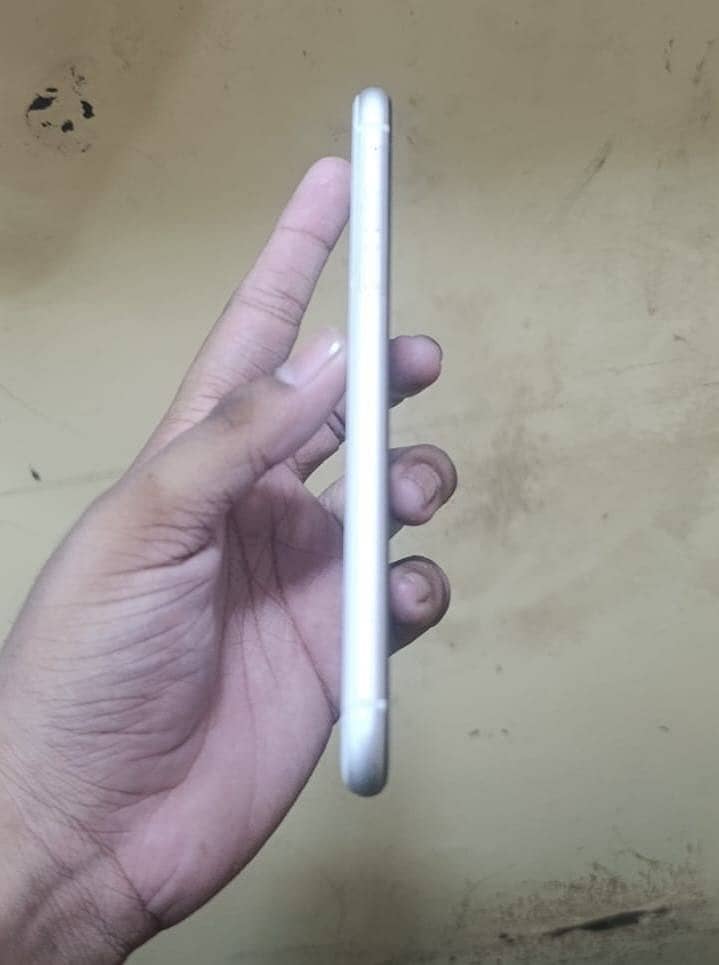 Apple iPhone 11 4
