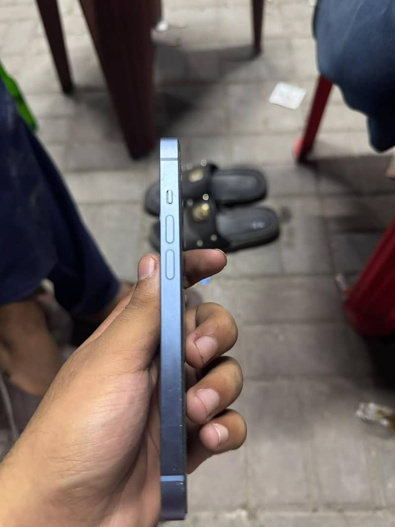 Apple iPhone 14 3