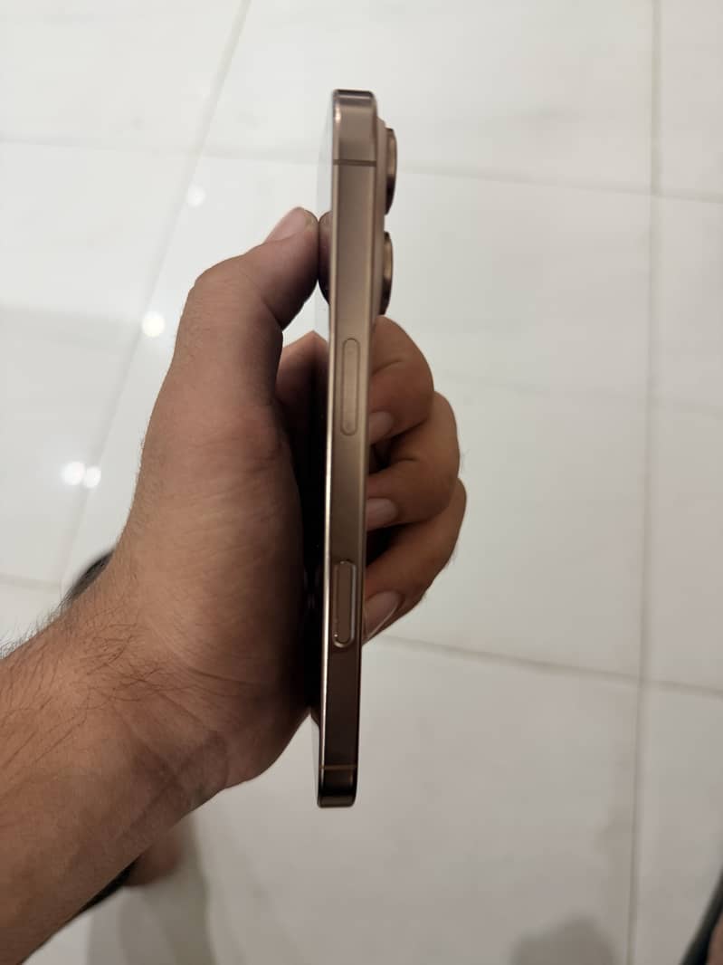 Apple iPhone 16 Pro 1