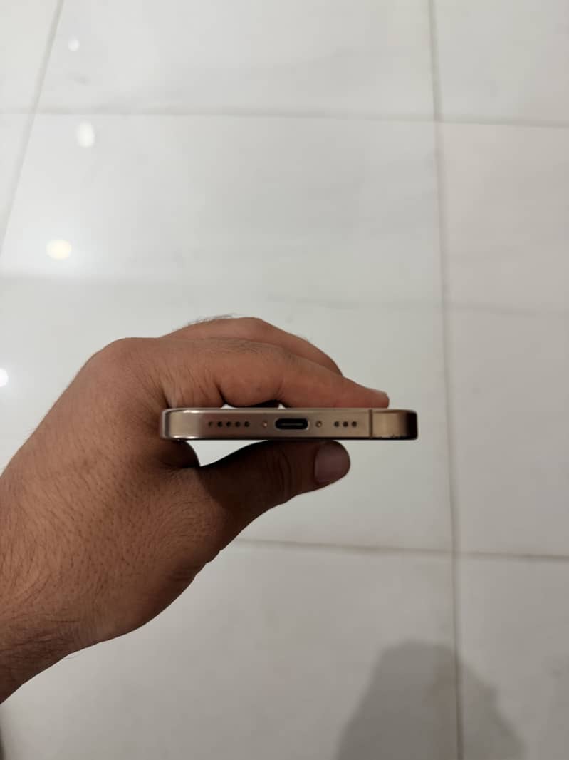 Apple iPhone 16 Pro 3